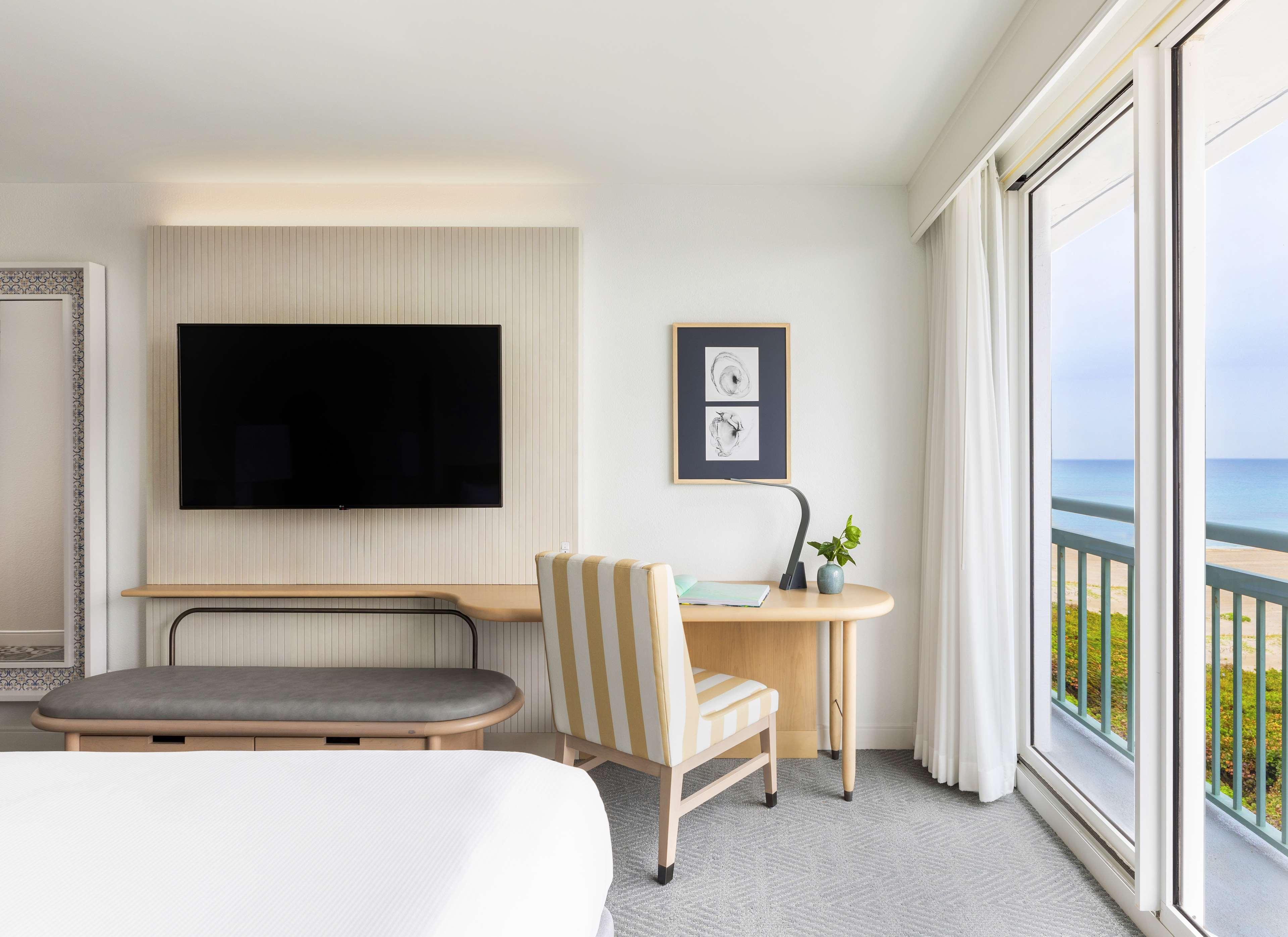 The Singer Oceanfront Resort, Curio Collection By Hilton 4* Riviera Beach