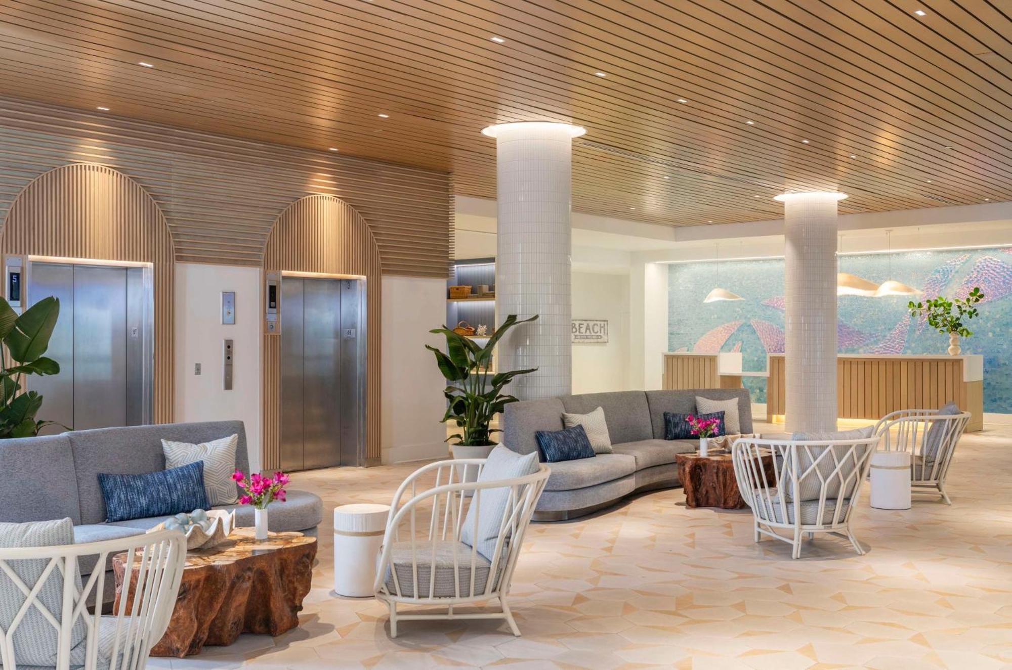 Resort The Singer Oceanfront Resort, Curio Collection By Hilton Riviera Beach