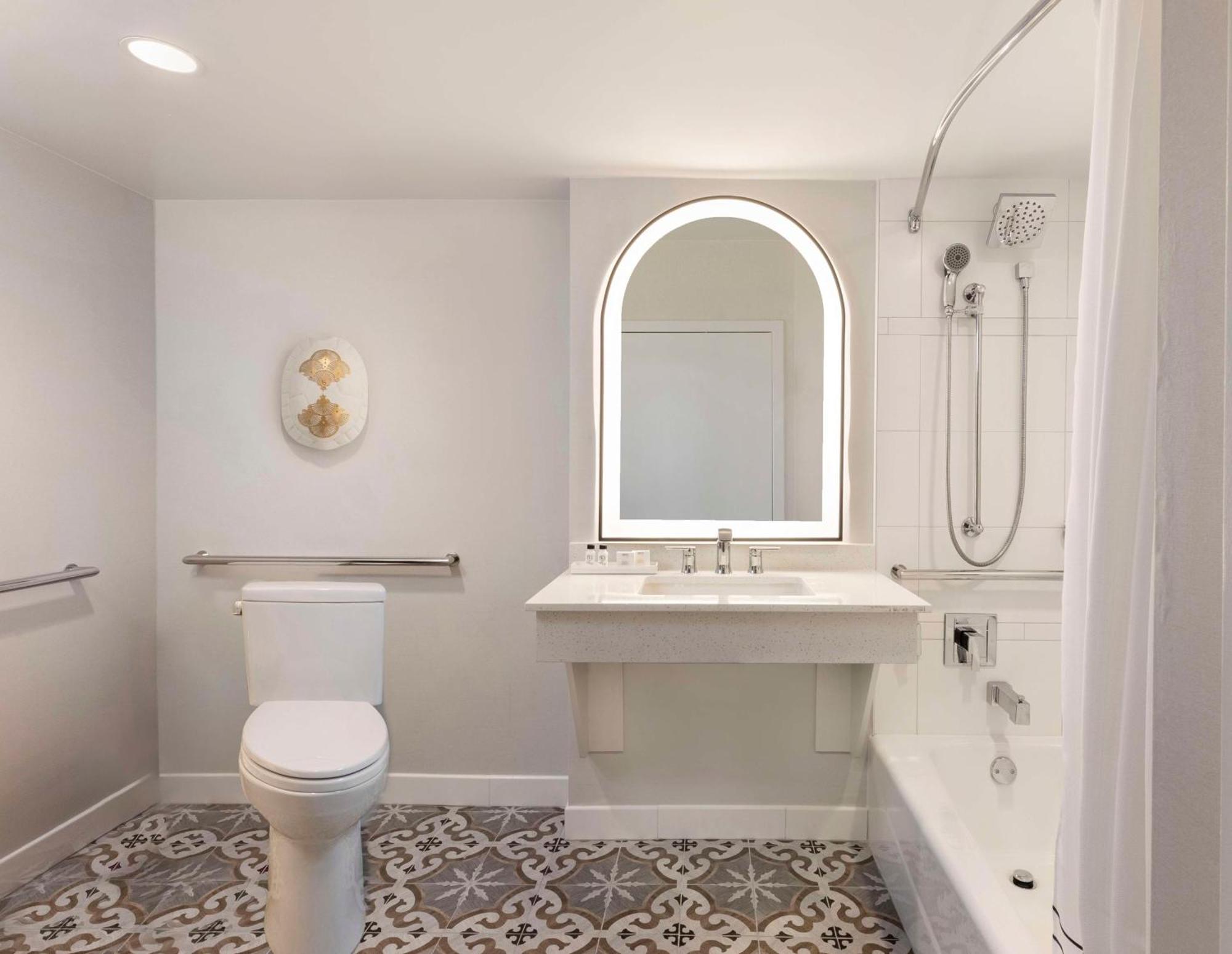 The Singer Oceanfront Resort, Curio Collection By Hilton Station touristique Riviera Beach
