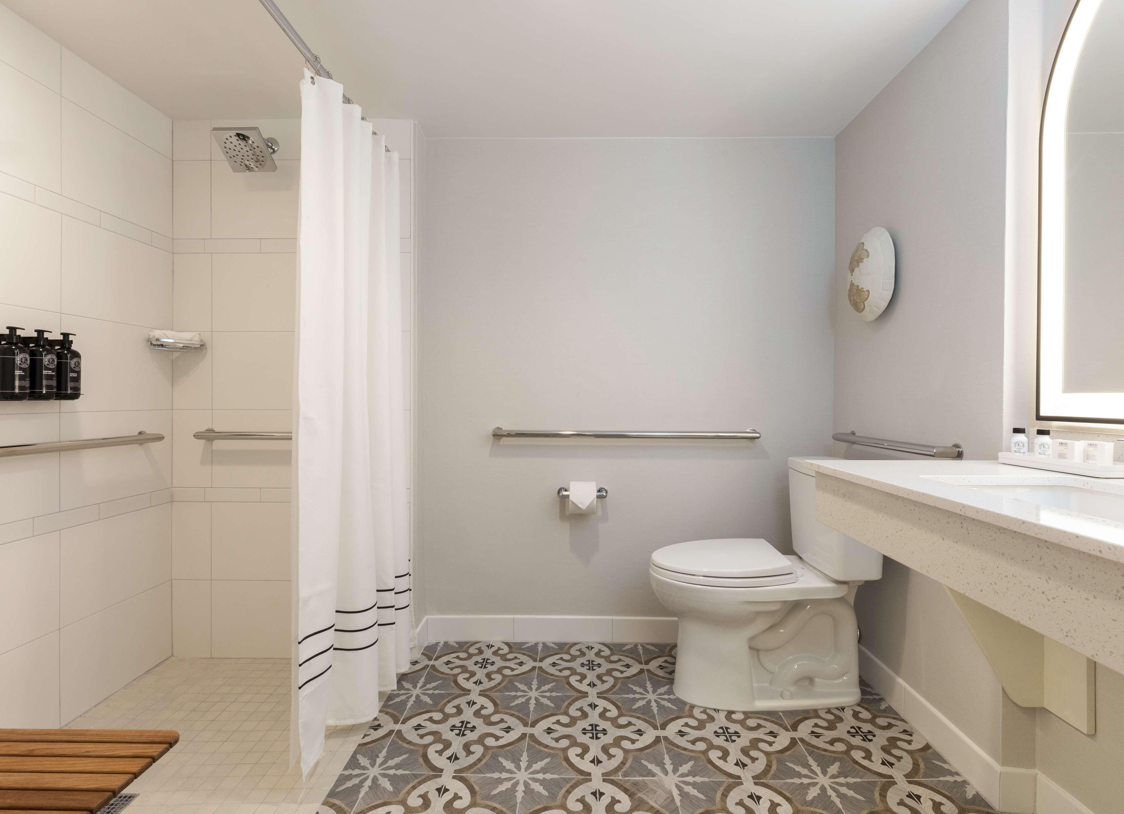 The Singer Oceanfront Resort, Curio Collection By Hilton 4*