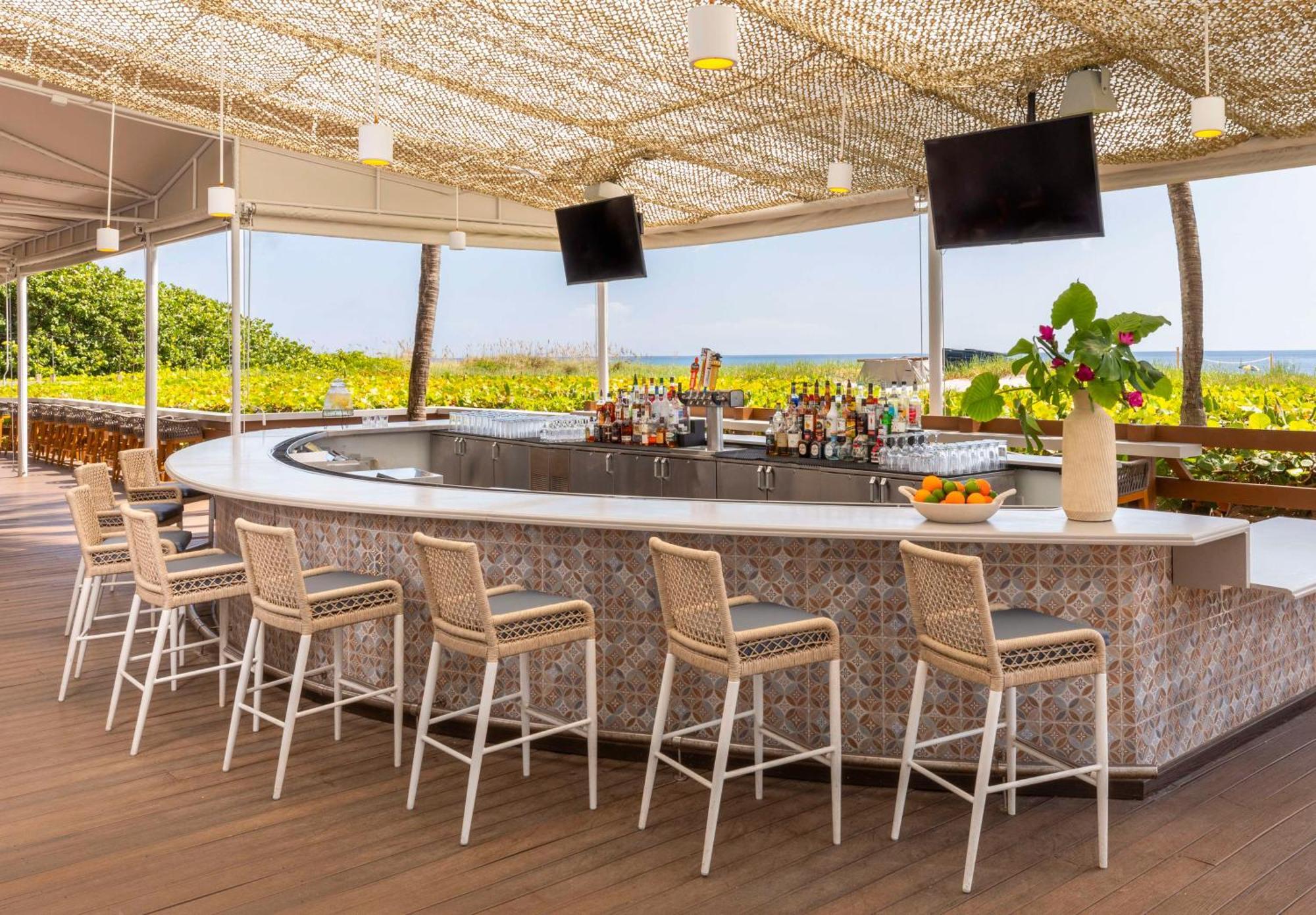The Singer Oceanfront Resort, Curio Collection By Hilton 4* Riviera Beach